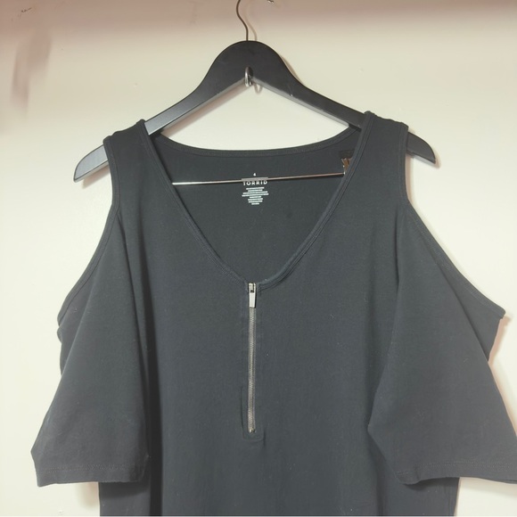 Torrid Foxy V-Neck Zip-Front Cold Shoulder Top Black Women Size 4X - Picture 4 of 9